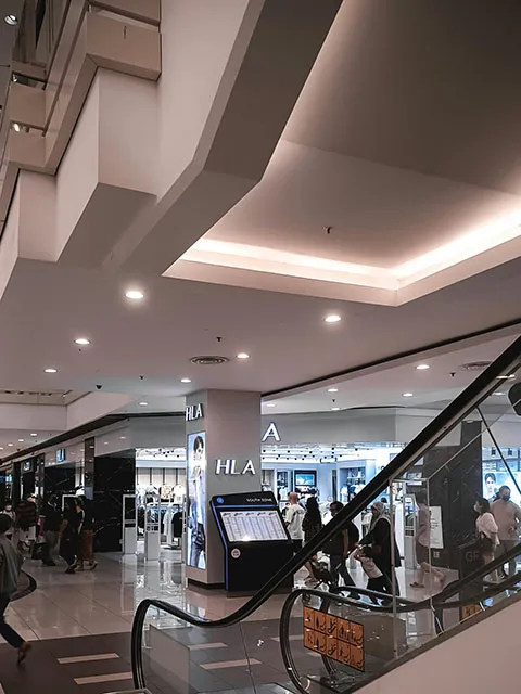 Retail & hospitality